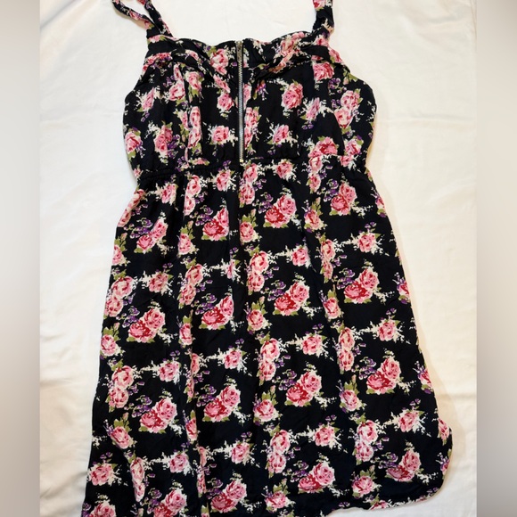 She’s Cool size XL black floral mini dress - Picture 2 of 6